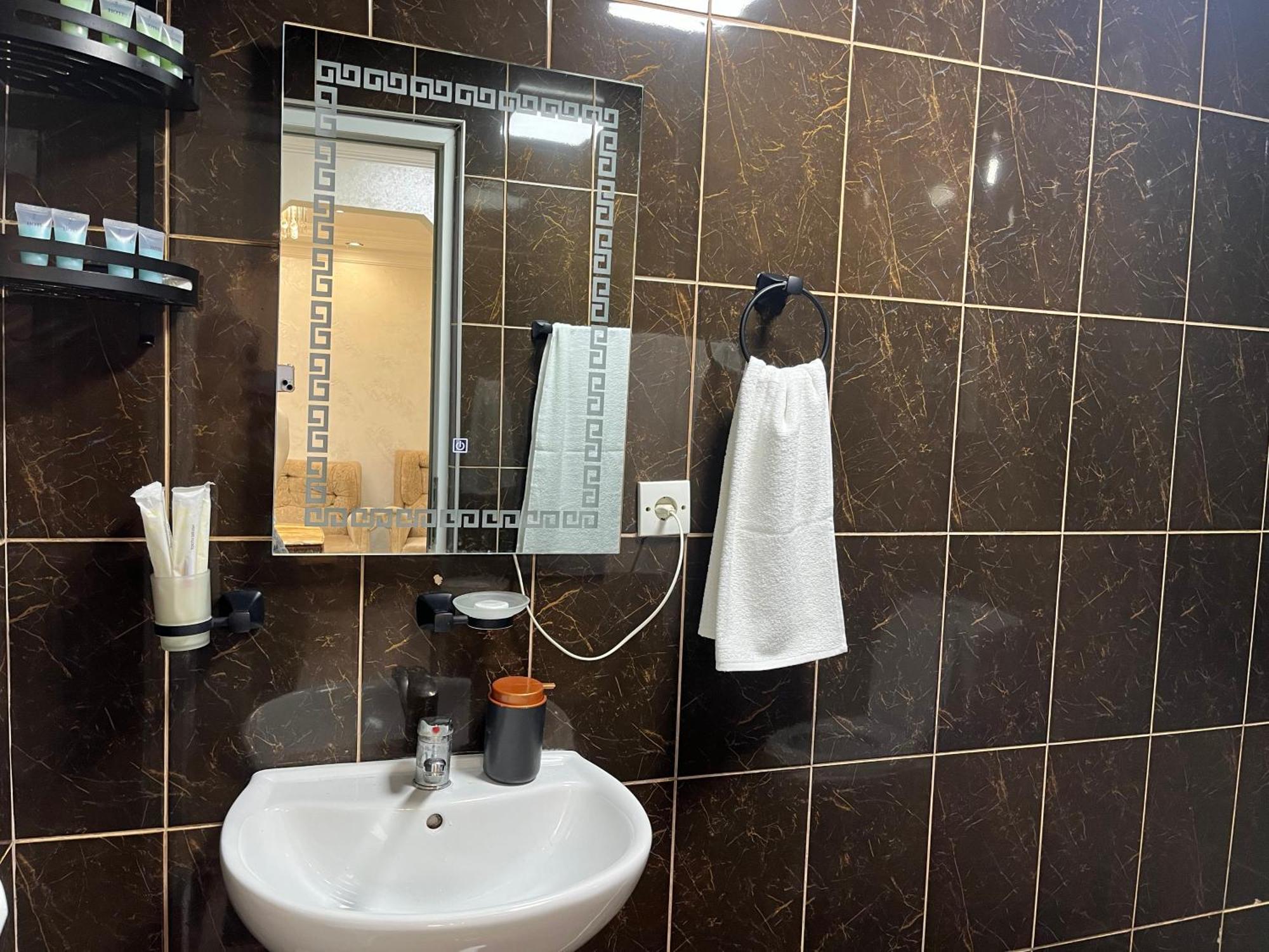 Apartament Batumi Luaran gambar